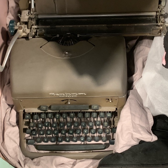 Antique typewriter - Picture 1 of 1